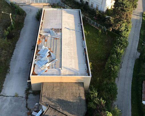 Il capannone visto dall'alto (foto Giovanni "John" Aimo)