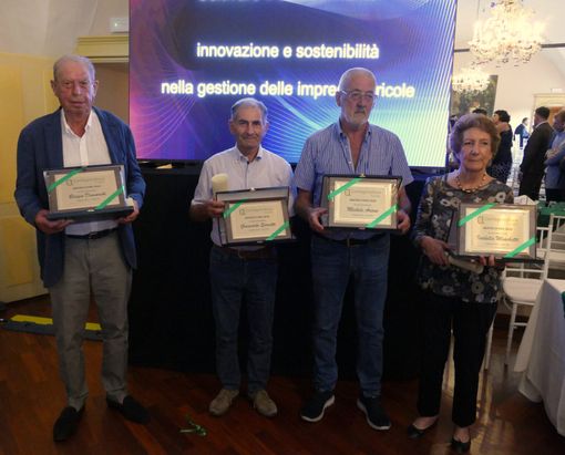 “Aratro d’oro” di Confagricoltura ad associati di Castiglione Tinella, Saluzzo, Cuneo e Piozzo “Aratro d’oro” di Confagricoltura ad associati di Castiglione Tinella, Saluzzo, Cuneo e Piozzo