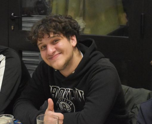 Un'immagine sorridente di Francesco Foglino, 17 anni