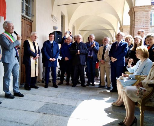 Un momento della cerimonia di intitolazione del chiostro dei Somaschi a Michele Ferrero Un momento della cerimonia di intitolazione del chiostro dei Somaschi a Michele Ferrero