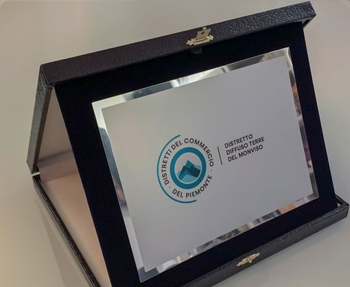 Ritirato a Torino il logo del Distretto del Commercio “Terre del Monviso” Ritirato a Torino il logo del Distretto del Commercio “Terre del Monviso”