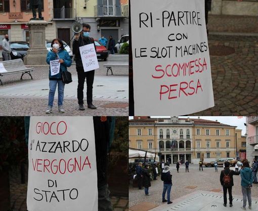 L'associazione Mondoqui manifesta in difesa della legge regionale per il contrasto al gioco d'azzardo (FOTO E VIDEO)
