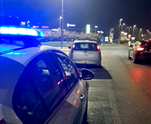 Fermato alla guida ubriaco, agli agenti fornisce i dati del cugino Fermato alla guida ubriaco, agli agenti fornisce i dati del cugino