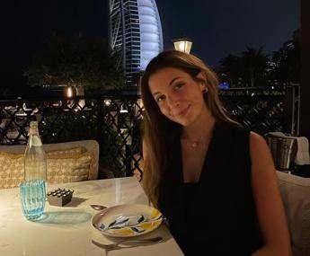 Dubai e attacchi Iran, la testimonianza di una 23enne romana: "Mai avrei pensato di sentirmi in pericolo qui" Dubai e attacchi Iran, la testimonianza di una 23enne romana: "Mai avrei pensato di sentirmi in pericolo qui"