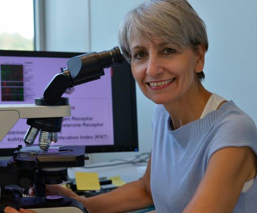 La prof.ssa Anna Sapino si racconta: donna, mamma e imprenditrice al servizio della medicina e della ricerca sul cancro