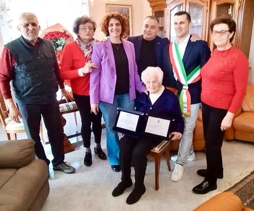 100 candeline per Ida Stupino