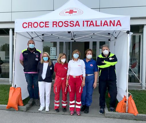 Protezione Civile e Croce Rossa di Mondovì presenti al Centro Vaccinale ex Valauto Protezione Civile e Croce Rossa di Mondovì presenti al Centro Vaccinale ex Valauto