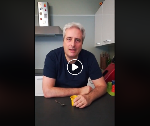 Un caffè con il sindaco di Cuneo, che informa: "il mercato alimentare è aperto, più posti per fare la spesa significano meno assembramenti" Un caffè con il sindaco di Cuneo, che informa: "il mercato alimentare è aperto, più posti per fare la spesa significano meno assembramenti"