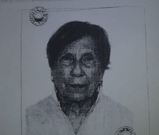 La foto della donna, pubblicata sul gruppo Fb "Sei di Vezza d'Alba se"