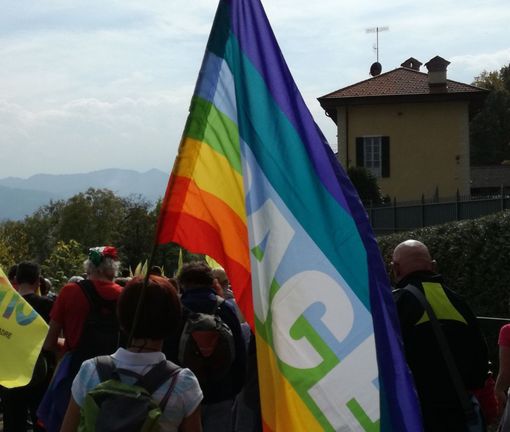 La Carovana della pace torna a sfilare verso Boves a 80 anni dall'eccidio nazista La Carovana della pace torna a sfilare verso Boves a 80 anni dall'eccidio nazista