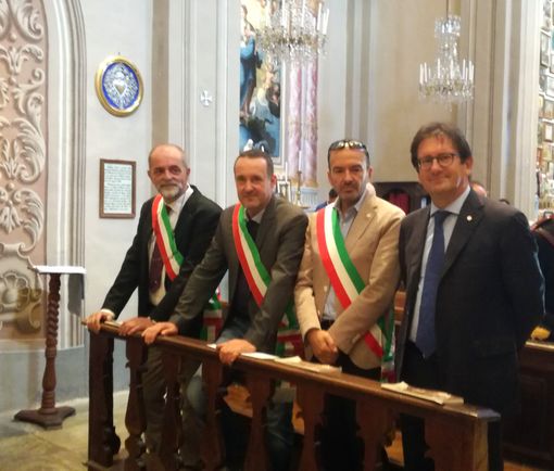 Le autorità civili presenti a Castelmagno quest'oggi Le autorità civili presenti a Castelmagno quest'oggi