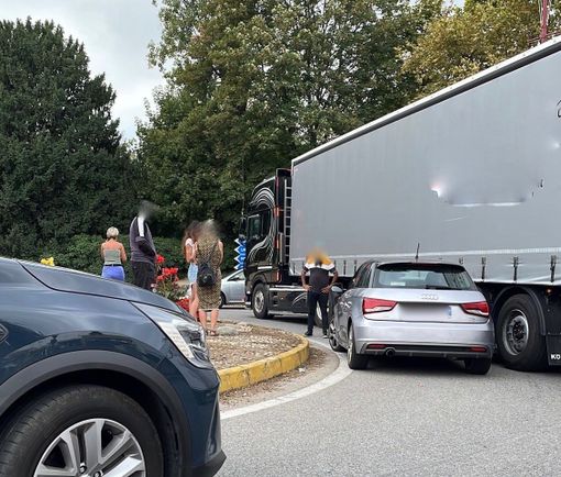 Incidente a Madonna dell'Olmo, all'altezza del distributore: traffico in tilt