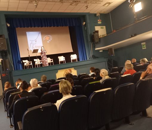 Teatro Iris Dronero: per la rassegna “Un pOC a pr'un. La letteratura occitana per tutti” di Espaci Occitan la poesia femminile in lingua d’Oc Teatro Iris Dronero: per la rassegna “Un pOC a pr'un. La letteratura occitana per tutti” di Espaci Occitan la poesia femminile in lingua d’Oc