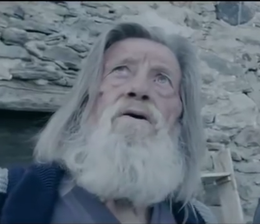 Si è spento Giulio Brogi, l'attore che ha prestato volto e voce a Padre Sergio di Marmora nel film "La terra buona"