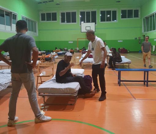 Alba, seconda giornata serena nella palestra della Macrino: "Ma le persone in difficoltà non siano strumentalizzate"