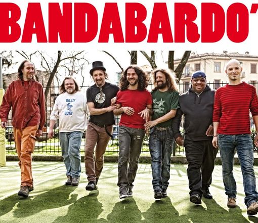 Bandabardò in concerto a Cuneo, domenica sera in Piazza Virginio