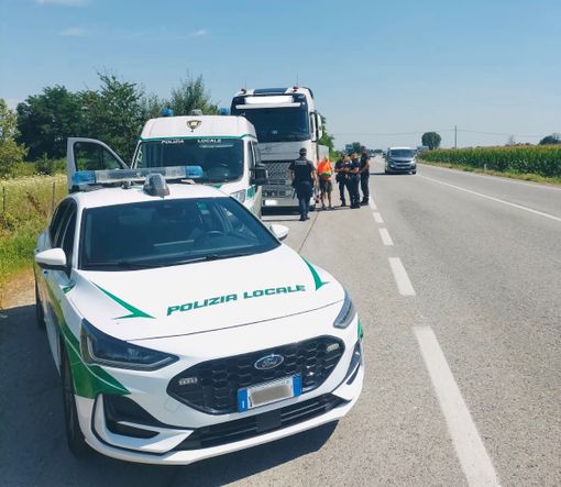 Cuneo, controlli sui mezzi pesanti lungo le vie più trafficate della città
