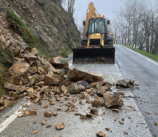 La frana degli scorsi giorni sulla sp213 di Garessio La frana degli scorsi giorni sulla sp213 di Garessio