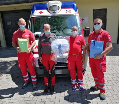 Il piccolo ha fretta di nascere e viene alla luce sull’ambulanza della Croce Rossa di Barge