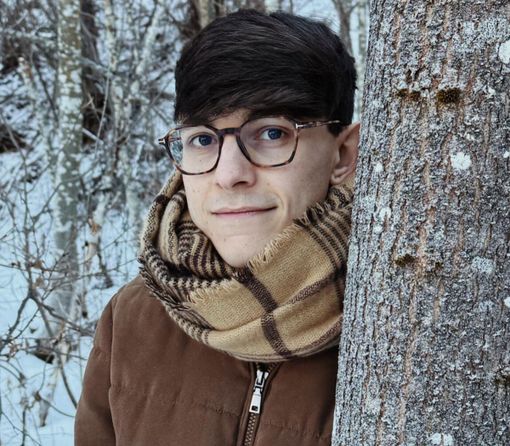 Dal Roero all'Iran: "Il mio unico ponte la poesia e il suo mistero" [L'INTERVISTA]