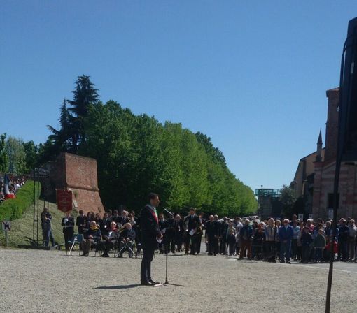 Fossano celebra il suo 25 aprile dal Monumento ai Caduti
