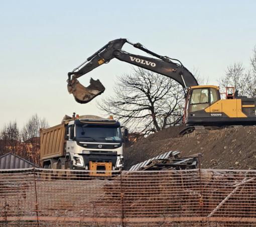 Mondovì, iniziata la rimozione della terra a Parco Europa Mondovì, iniziata la rimozione della terra a Parco Europa
