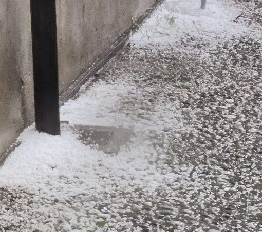 La grandine caduta a Fossano poco dopo le 16 di oggi