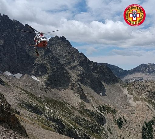 L'intervento dell'elisoccorso durante le operazioni di salvataggio