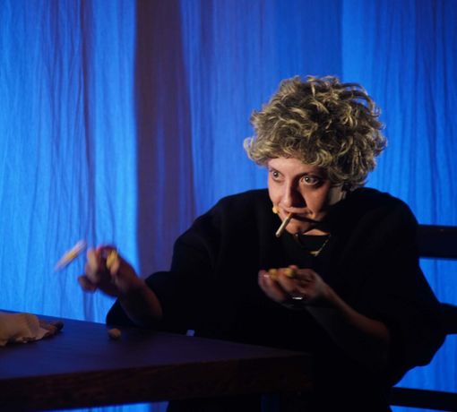 Un momento dello spettacolo "La morte ovvero il pranzo della domenica" - fotografia di Angelo Maggio