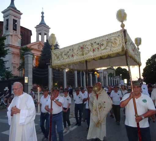 Nelle foto: alcuni momenti della celebrazione della festa del Corpus Domini