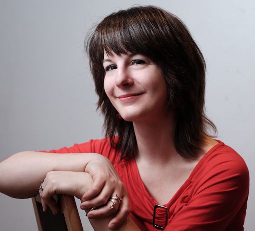 Alice Basso, autrice milanese, è al suo quarto romanzo per la scuderia Garzanti