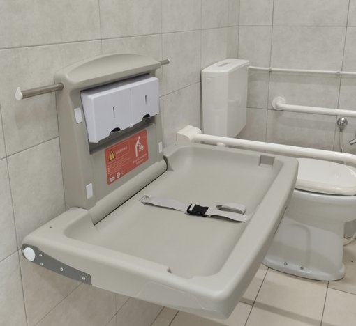 Mondovì “Comune amico della famiglia”: installati appositi fasciatoi in diversi luoghi pubblici della città Mondovì “Comune amico della famiglia”: installati appositi fasciatoi in diversi luoghi pubblici della città