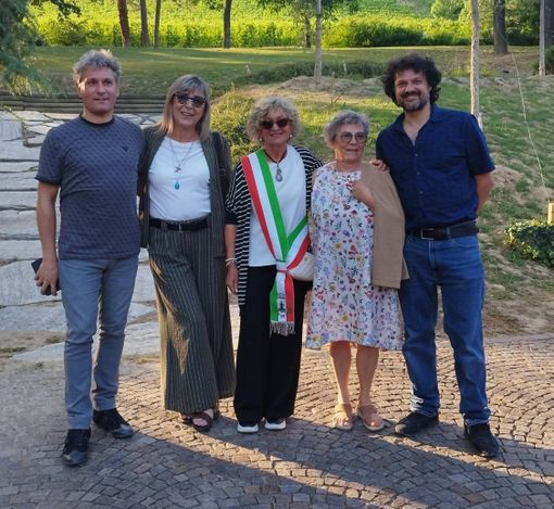 Santa Vittoria d'Alba, grande successo al vernissage di "Sospesa tra due mondi": Giovanna Galizio unisce Piemonte e Sicilia Santa Vittoria d'Alba, grande successo al vernissage di "Sospesa tra due mondi": Giovanna Galizio unisce Piemonte e Sicilia