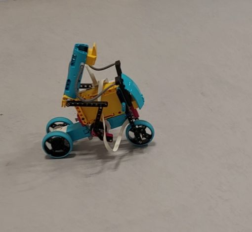 A Ceva si fa lezione con piccoli robot assemblati utilizzando i mattoncini Lego A Ceva si fa lezione con piccoli robot assemblati utilizzando i mattoncini Lego