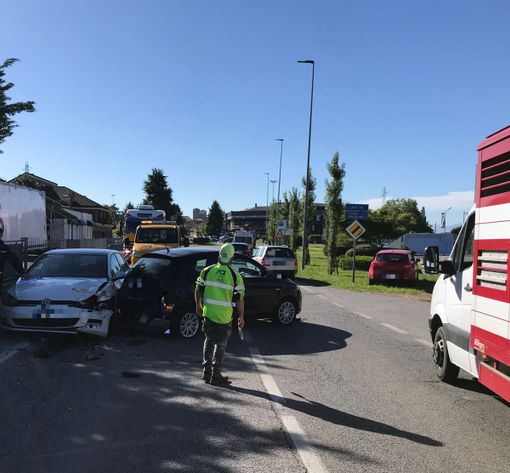 Fossano: scontro tra più veicoli in via Torino