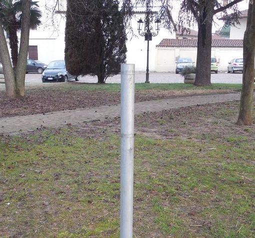 La sola asta di uno dei cartelli