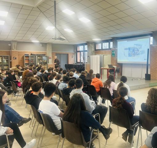 Banca Territori del Monviso dona 50 computer alle scuole Banca Territori del Monviso dona 50 computer alle scuole