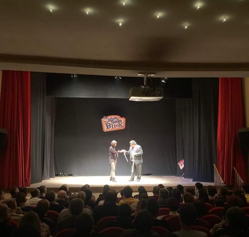 "La prestigiazione è l'arte performativa del miracolo": a Busca la bravura di Roberto Giobbi "La prestigiazione è l'arte performativa del miracolo": a Busca la bravura di Roberto Giobbi