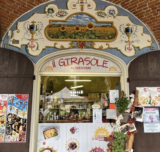 Furto al negozio di alimentari "Il Girasole" sotto i portici del Santuario di Vicoforte Furto al negozio di alimentari "Il Girasole" sotto i portici del Santuario di Vicoforte