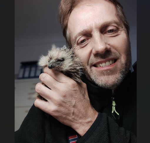 Massimo Vacchetta con un "ospite" del suo Centro Massimo Vacchetta con un "ospite" del suo Centro