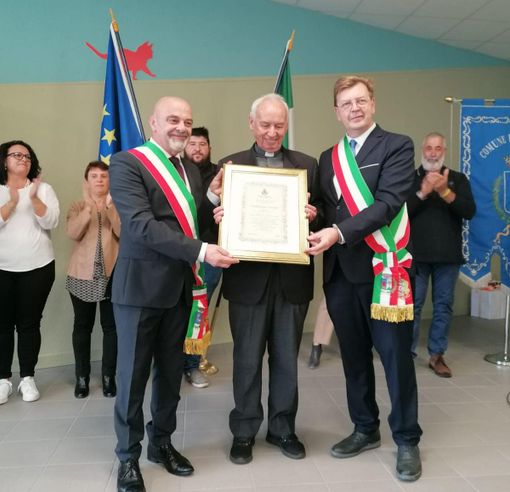 Don Giorgio Burdisso, nel 2022, alla consegna della cittadinanza onoraria Don Giorgio Burdisso, nel 2022, alla consegna della cittadinanza onoraria