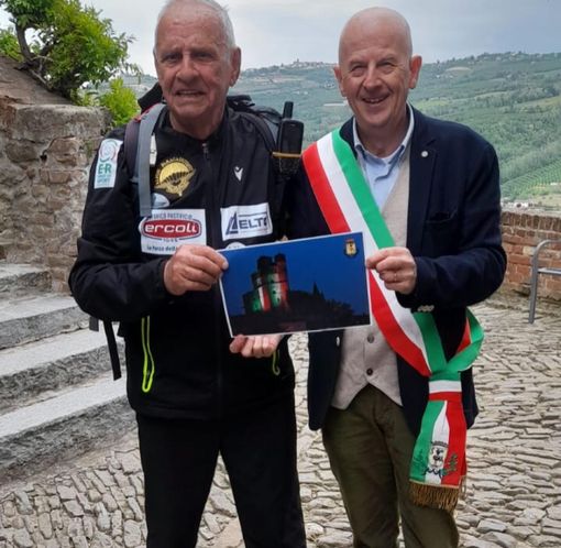 Alessandro Belliere con il sindaco di Serralunga Sergio Moscone