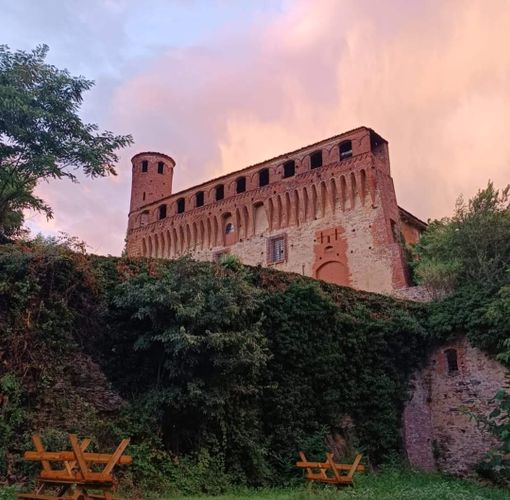 Domenica 12 maggio a Verzuolo, Castello della Villa e Parrocchiale aperti al pubblico, camminata e pranzo a Santa Cristina Domenica 12 maggio a Verzuolo, Castello della Villa e Parrocchiale aperti al pubblico, camminata e pranzo a Santa Cristina