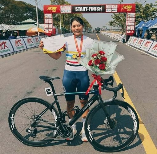 Maho Kakita - foto pagina fb BePink Maho Kakita - foto pagina fb BePink