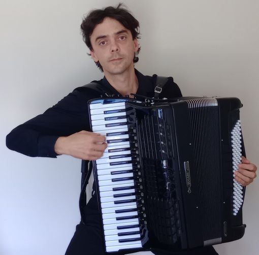 Il fisarmonicista Andrea Costamagna suonerà a Villar San Costanzo venerdì 4 luglio