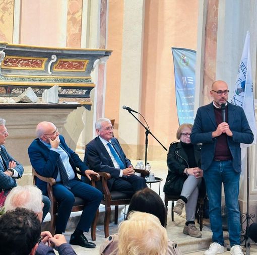 Frabosa Soprana consegna il premio “Simpatia” a Giovanni Quaglia Frabosa Soprana consegna il premio “Simpatia” a Giovanni Quaglia
