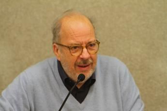 Addio a Riccardo Bonacina, è morto il giornalista fondatore di 'Vita'