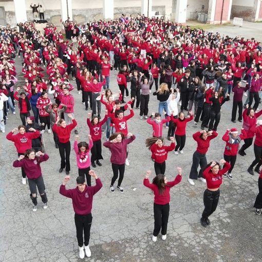 Flash mob sulle note di &quot;Dove di balla&quot; per 1000 studenti del Soleri Bertoni di Saluzzo