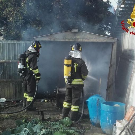 Domato dai vigili del fuoco incendio in un capanno a Diano d'Alba