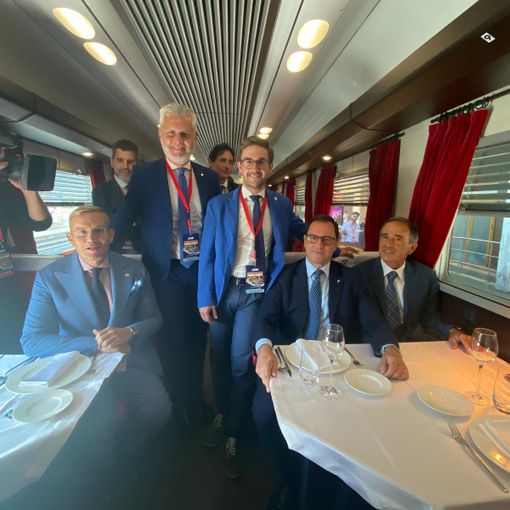 Il sindaco Gatto col presidente Atl Rabino e il direttore Bertero alla presentazione tenuta oggi alla stazione di Roma Ostiense, nella capitale